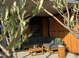 Sunny Stay - Mobile home 1 minute from beach with free parking and wifi!