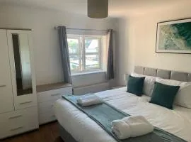 No 4 Cranborne - 2 bed 2 bath - Free Parking