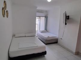 Habitación en el rodadero a solo pasos del mar, hotel v destinaci Gaira