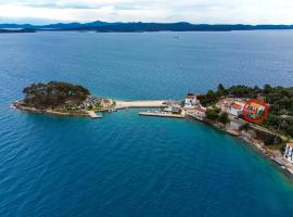 Apartments by the sea Savar, Dugi otok - 8080، فندق في Brbinj