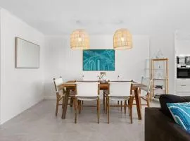 6 Parkshores Sunshine Location Location Location 100m to beach access