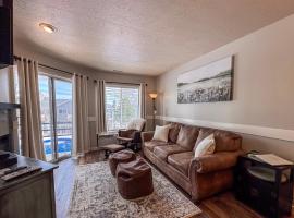 Beautiful Inn Building Updated Condo 211, Hotel in Garden City