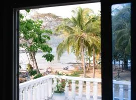 Lovesick Hostel & Bar Mpai Bay