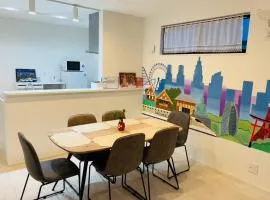 A newly built house a 4 minute walk from the station, Free parking & Let's enjoy the night view together!