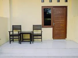 RedDoorz at Hening Homestay