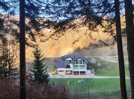 Zlatarska dolina, hotel con estacionamiento en Nova Varo&scaron;