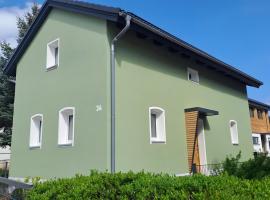 Hümmer Chalets, шале в городе Breitengüßbach