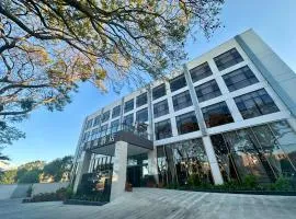 Carrey Hotel