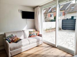 Grand Studio Lumineux pour 4 personnes, hotel i Bois-dʼArcy