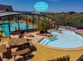 Camping Paradis La Mer d'Iroise - Aquatique Vacances, hotel v destinaci Plomodiern