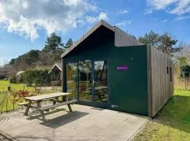 Duurzame cabin, gelegen in de natuur aan zee