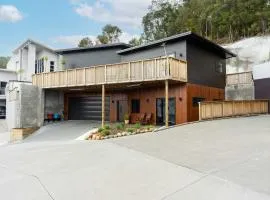 Riverside Heights Two Story Townhouse with a View
