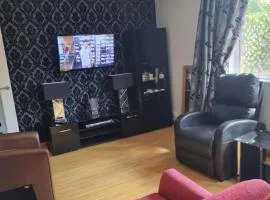 Beautiful Ground floor flat in the Heart of Rochester with balcony mobility friendly