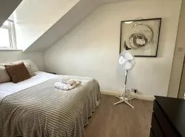 An Economic Studio Sheperd's Bush