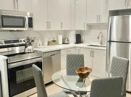 Bright Luxurious 2 Bedroom Apartment
