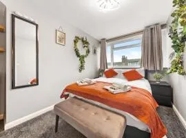 Modern 2 Bed Room Home In Leeds Cozy Stay - Near St James and City Centre, Free Parking