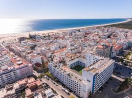 Hotel Navegadores – hotel w mieście Monte Gordo