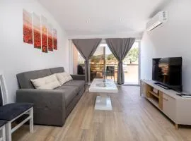 Lovely Apartment In Ploce With Wifi