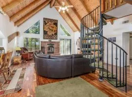 Stimboli Lodge- Sleeps 16 with tons of games and fun