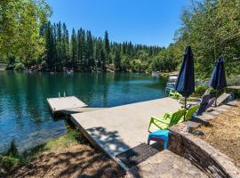 Better at the Lake Home with Private Dock, alojamento na praia em Groveland