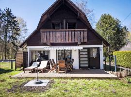 Holiday Home Tim's Alm am Silbersee by Interhome, hotel u gradu Frielendorf