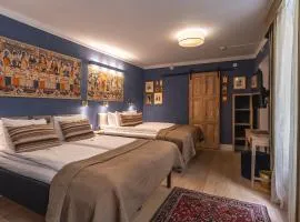 Lady Hamilton Hotel