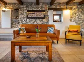 Rustic Stonehouse with Jacuzzi