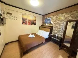 Nazarene Apartelle -R1