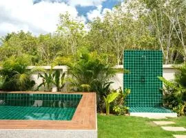 Raymonds Tropical Farmhouse