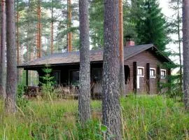 Cozy Cottage with Boat, Steps from Lake in Kerimaa