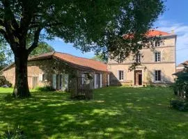 Le Grand Chêne et la Petite Chouette