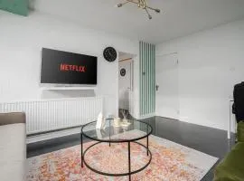 The Jade - Pool Table - Man Utd - City Centre - 4bd