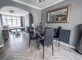 5 Bed Gem plus Private Garden Studio