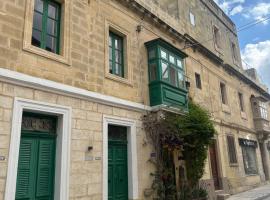 Ivy - Paola Modern Townhouse, hotel v destinaci Paola