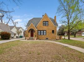 Bilbos Cottage 3 bed 2 and a half bath home in College Hill, ξενοδοχείο σε Ουιτσίτα