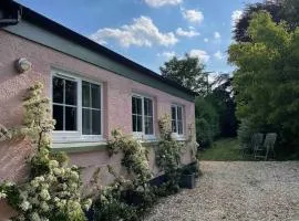 Garden cottage near River Exe