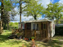 Mobil home 4 personnes Plein cœur de la Vendée proche Parc du PUYDUFOU, hotel in La Boissière-de-Montaigu