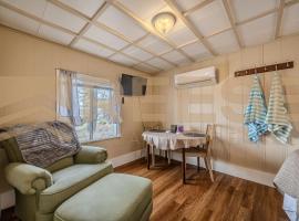 Beach Cabin #4, hotel i Lake Ozark