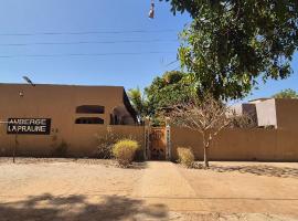 AUBERGE LA PRALINE, hotel com piscina em Soukouta