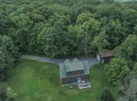 Secluded! Deep Creek Lake! Spa! WISP Ski!
