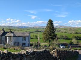 Cosy country cottage with log fireplace and views, Cottage in Kendal