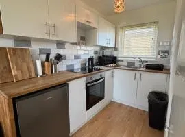 Signature, 121 - Two bed Chalet on Sunbeach Holiday Park - Sleeps 5, pet friendly - plus WiFi, bed linen and towels included - only 300m from the beach!