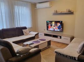APARTMAN CENTAR BULEVAR EX sa GARAZOM, ξενοδοχείο στη Μπάνια Λούκα