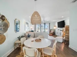 Pet Friendly Beach House - Turtle Tracks by Panhandle Getaways