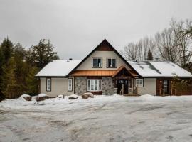 Viesnīca 5-Br Villa on Lake Labelle pilsētā Labelle