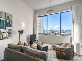City Escape with Harbour View and Free Secure Parking