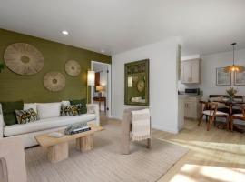 Outdoor Spaces and Coastal Sanctuary, hotel din Summerland