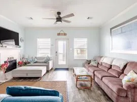 Gulf View 3BR 2BA Steps to Beach 2 King Beds