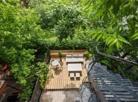 Luxurious 4BR with Sunny Deck Balcony