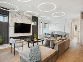 Luxury Downtown Vancouver Home Near Sunset Beach with Parking